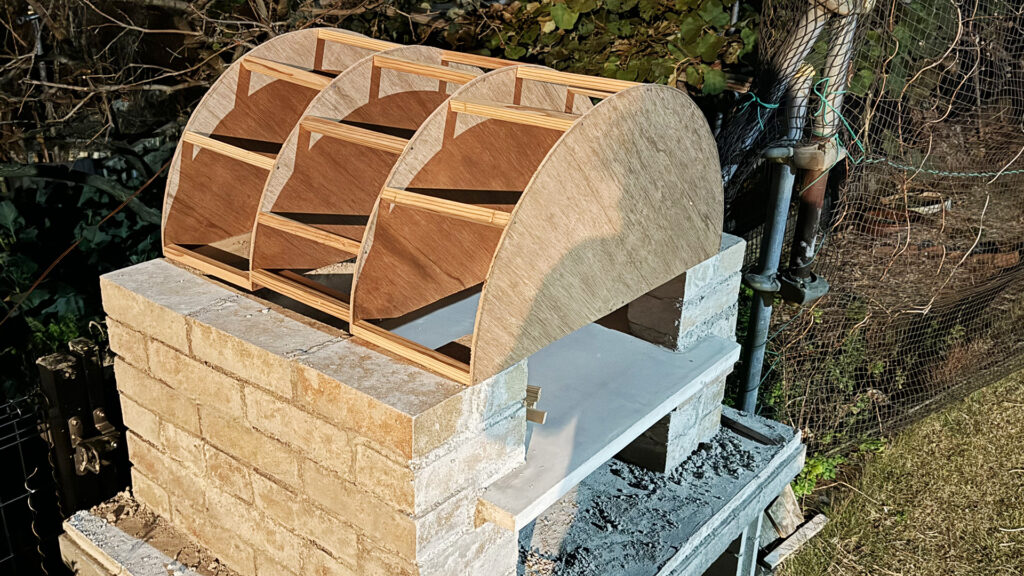 素人によるピザ窯づくり～アーチを組んでみる～
