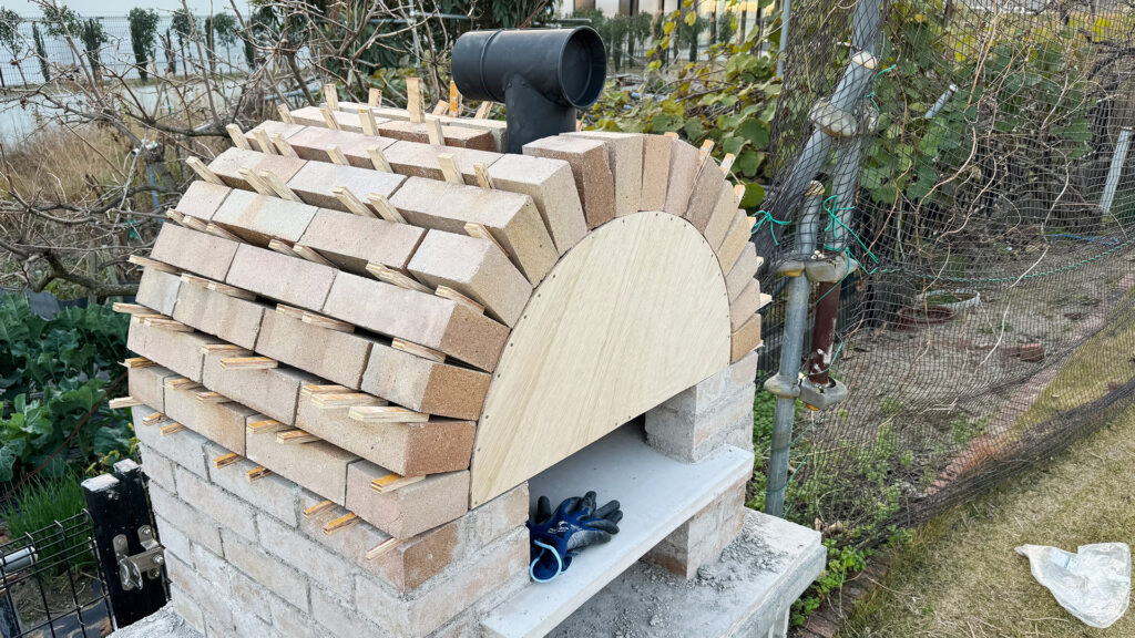 素人によるピザ窯づくり～アーチを組んでみる～