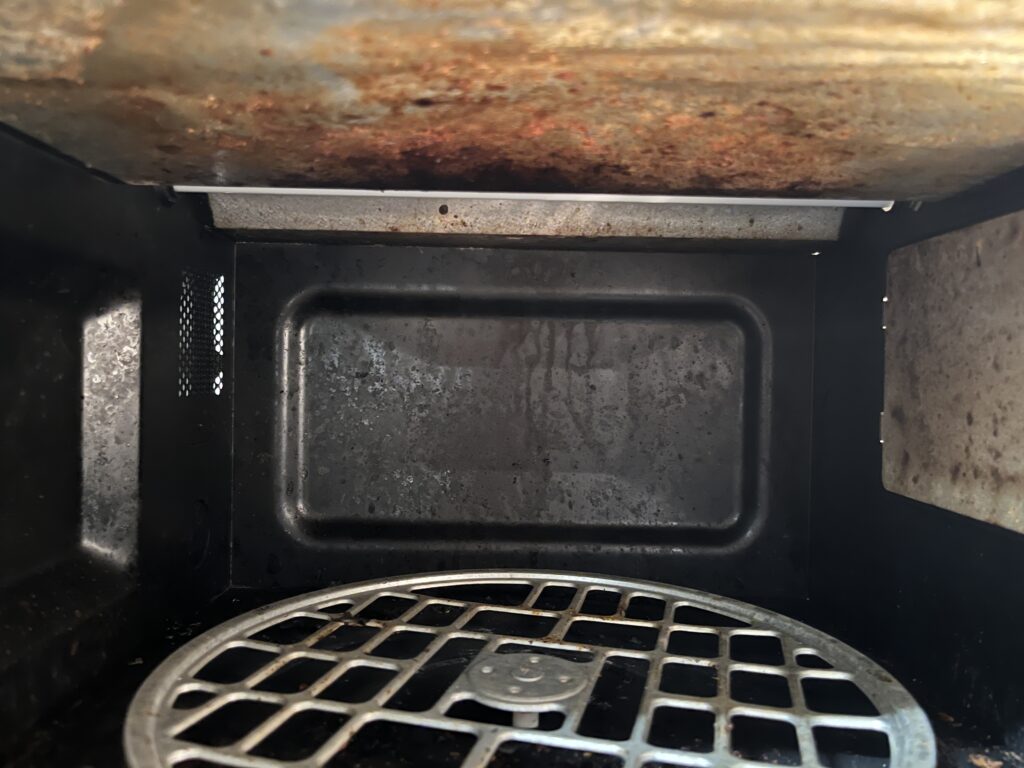 【掃除が苦手な人も必見！】年末の大掃除で試して欲しい掃除術（電子レンジ編）