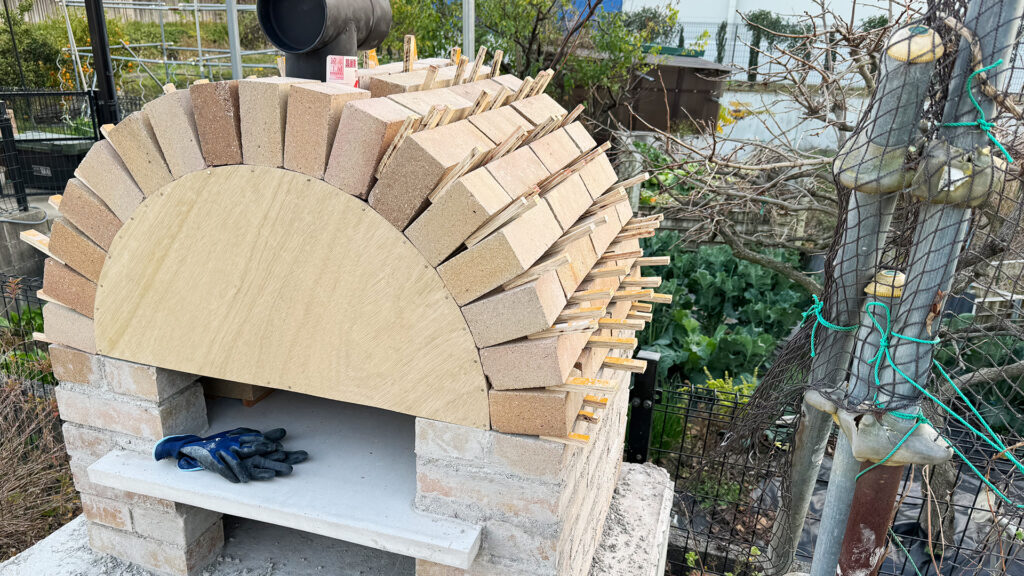 素人によるピザ窯づくり～アーチを組んでみる～