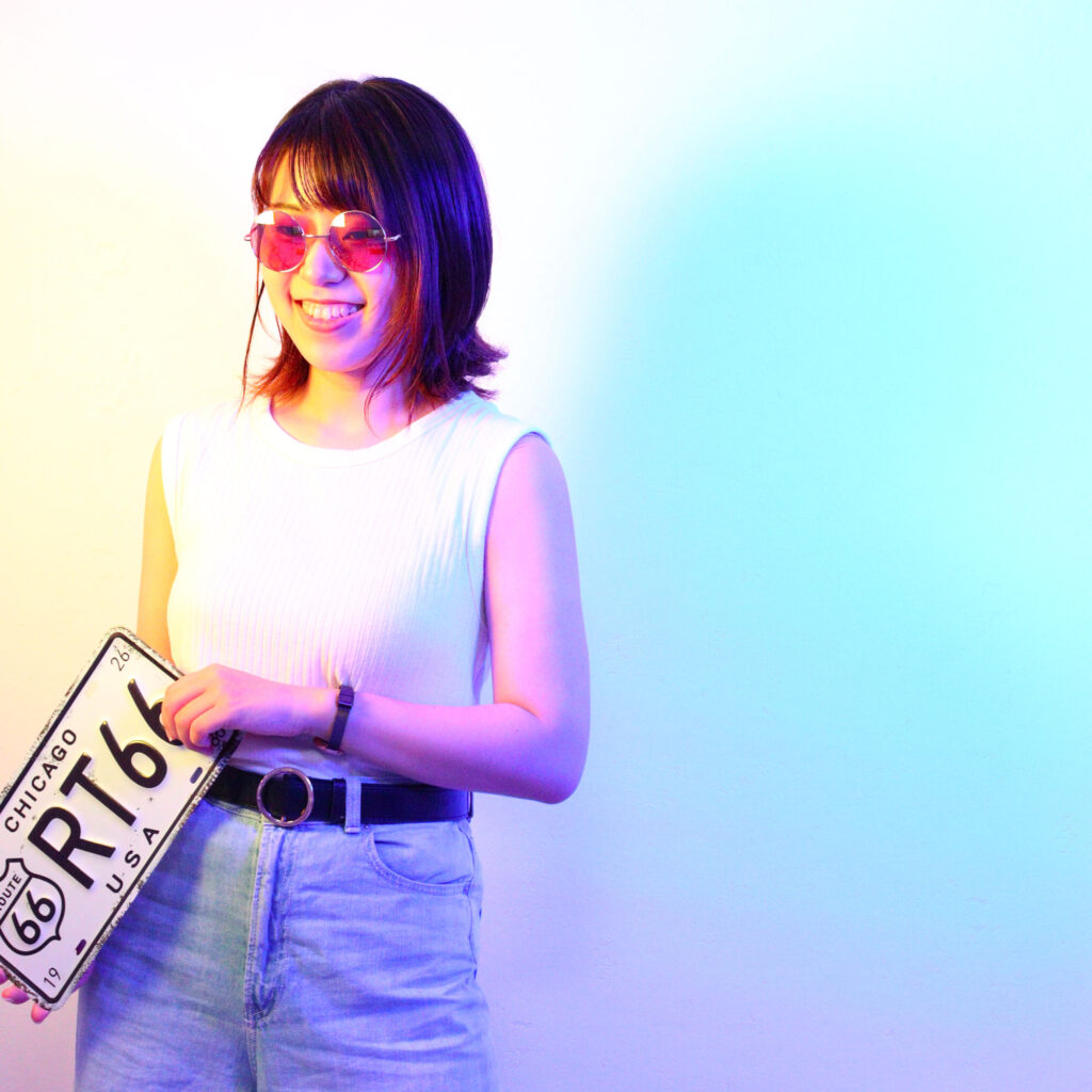 普通の照明だけじゃない！カラーライトであなたもモデルみたいになれます！