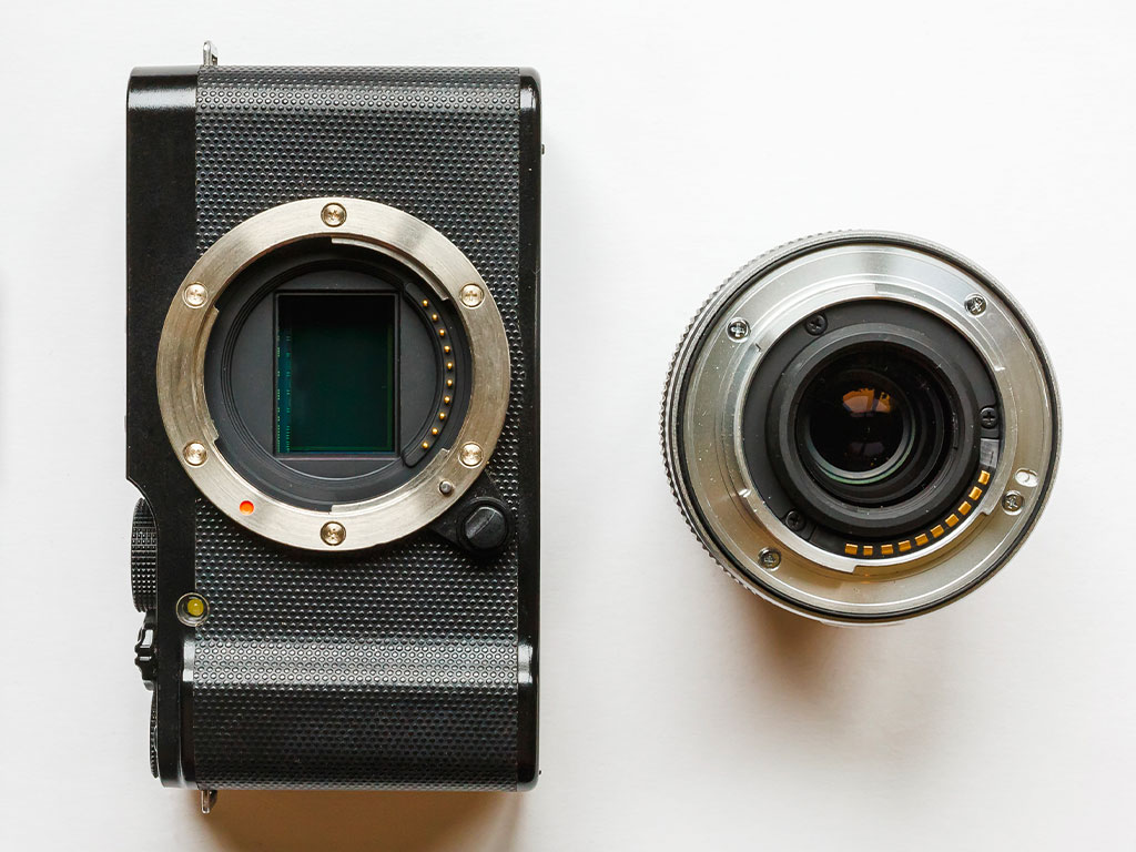 ミラーレス一眼とマイクロ一眼。２つのカメラはどう違うの？