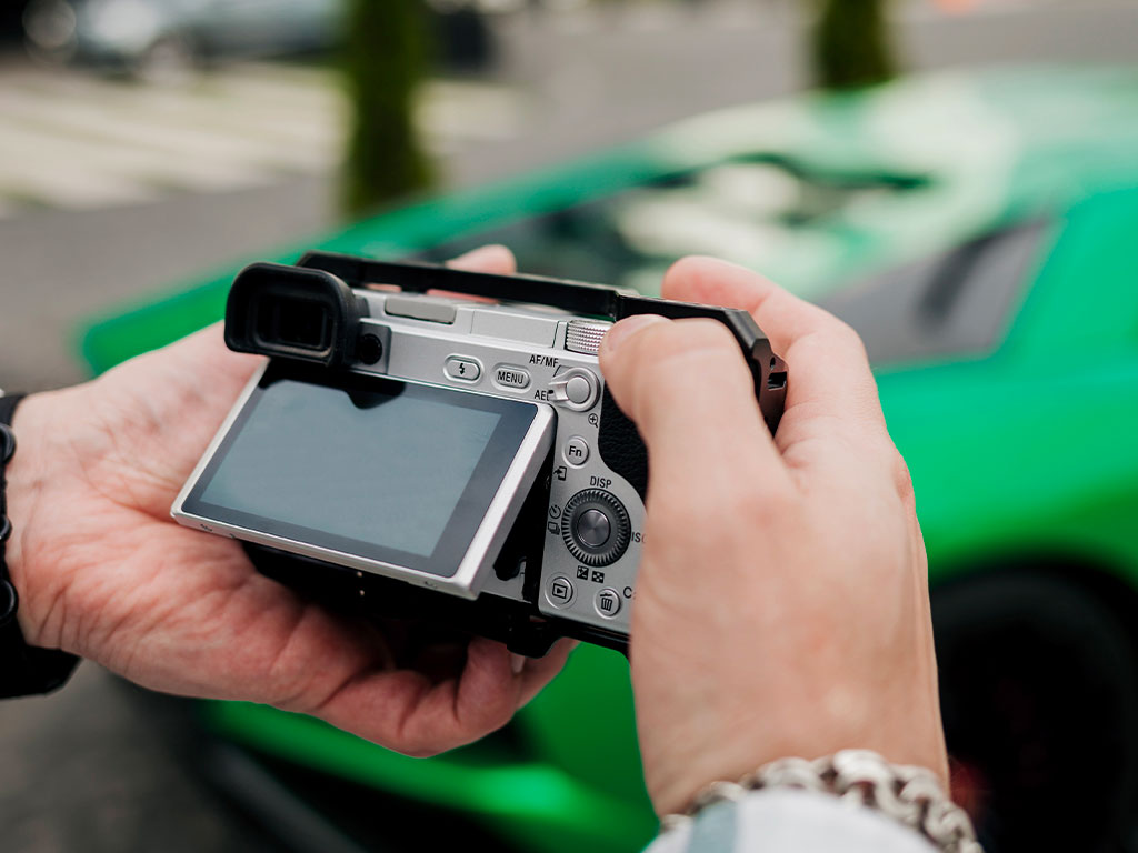 ミラーレス一眼とマイクロ一眼。２つのカメラはどう違うの？