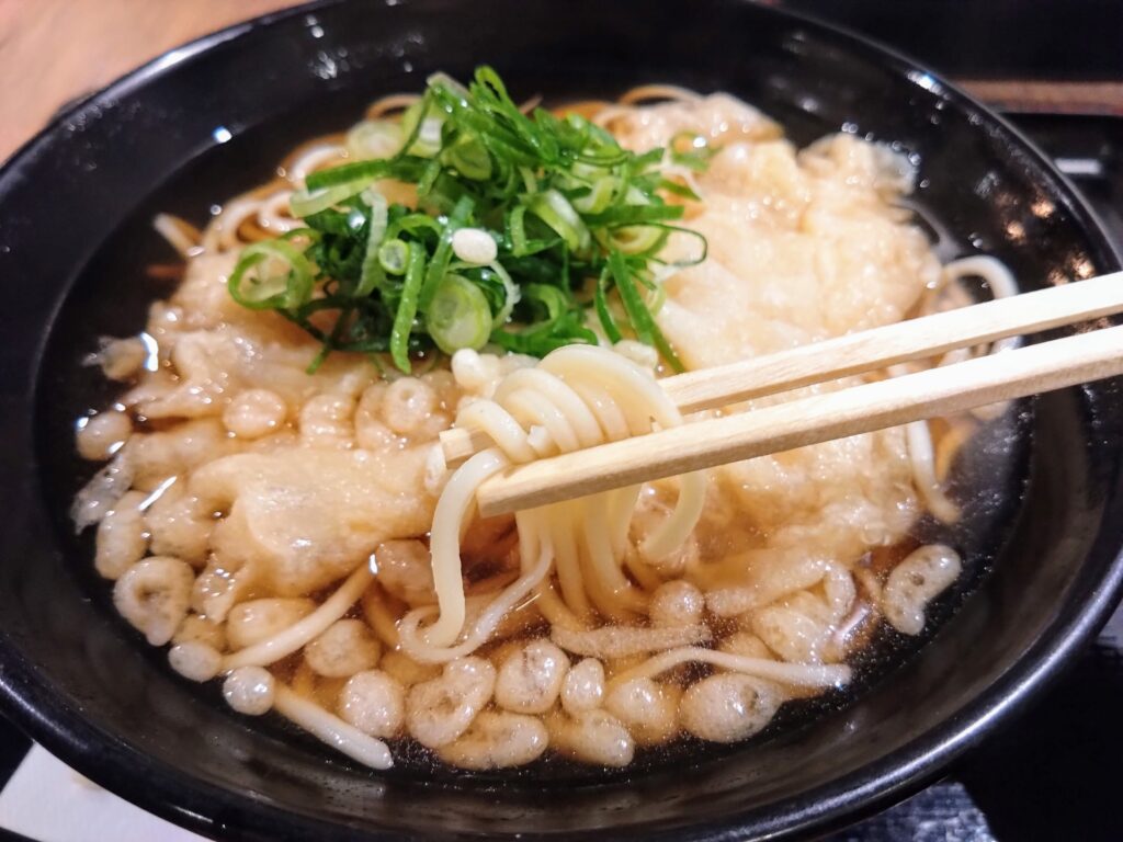 駅のホームから飛び出したソウルフード！姫路名物「えきそば」の魅力