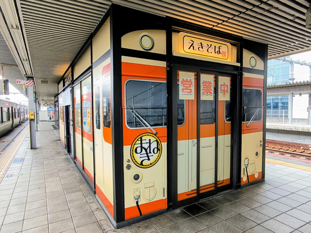 駅のホームから飛び出したソウルフード！姫路名物「えきそば」の魅力