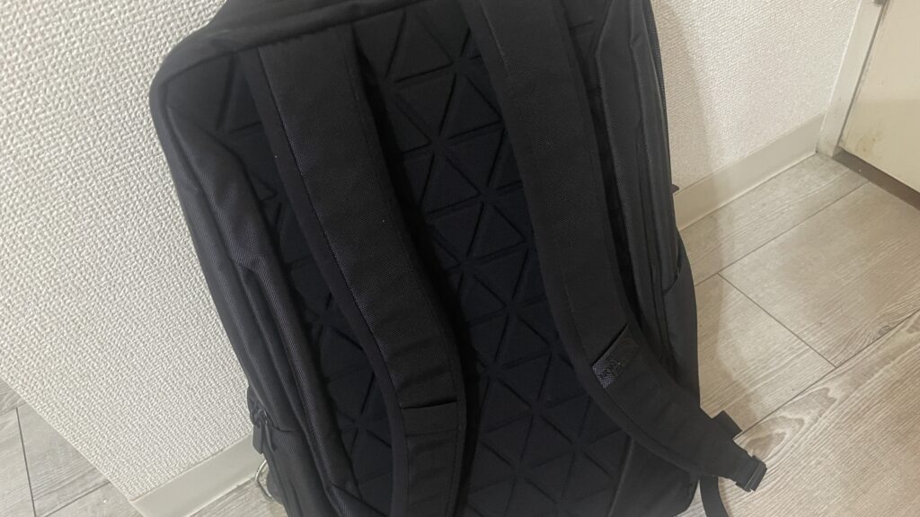 新しく仕事用リュックを買ったからみてほしい